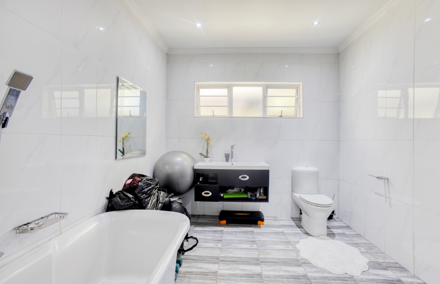 5 Bedroom Property for Sale in Gonubie Eastern Cape
